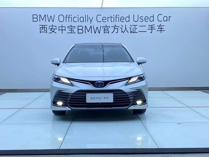 Фото 2 - Toyota Camry