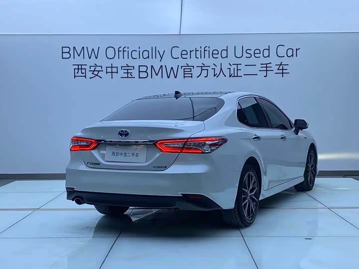 Фото 5 - Toyota Camry