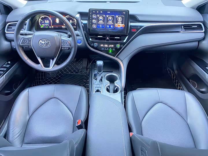 Фото 6 - Toyota Camry