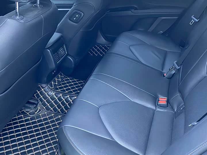 Фото 9 - Toyota Camry