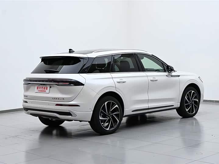 Photo 7 - Lincoln Corsair