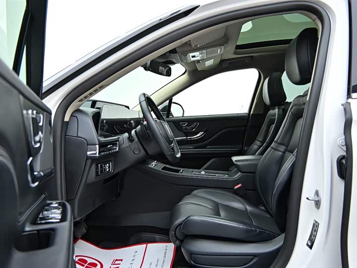 Photo 9 - Lincoln Corsair