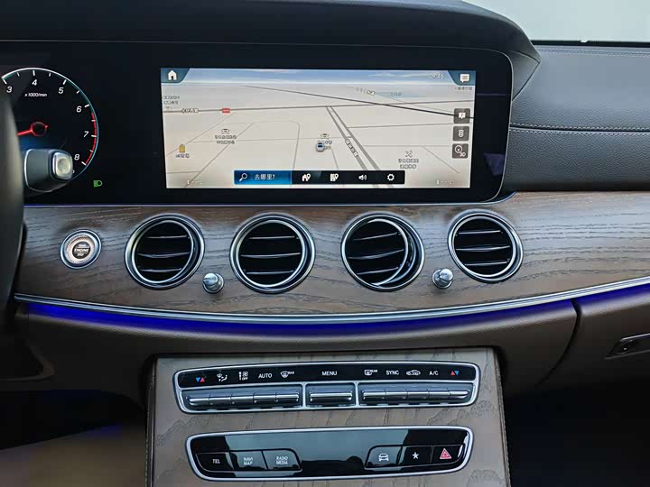 Photo 8 - Mercedes-Benz E-Class