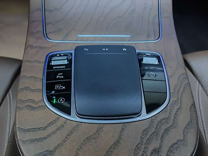 Photo 9 - Mercedes-Benz E-Class