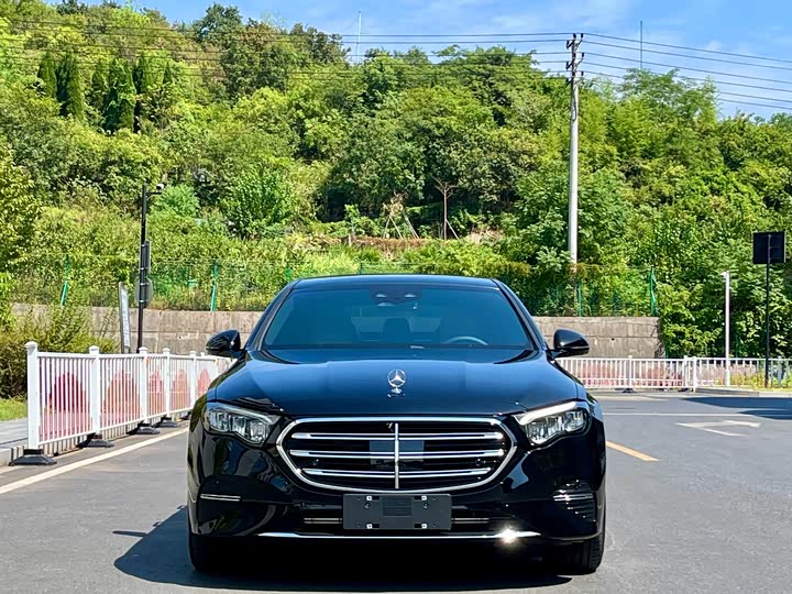 Photo 2 - Mercedes-Benz E-Class