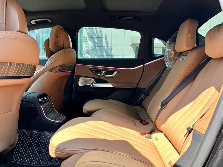 Photo 7 - Mercedes-Benz E-Class