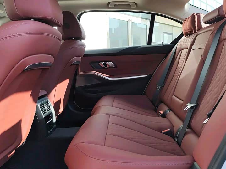 Photo 9 - BMW 3 Series