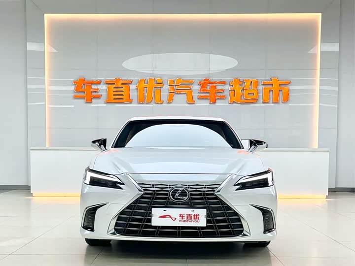 Фото 3 - Lexus ES