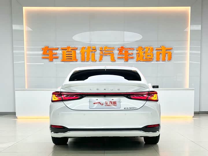 Фото 6 - Lexus ES