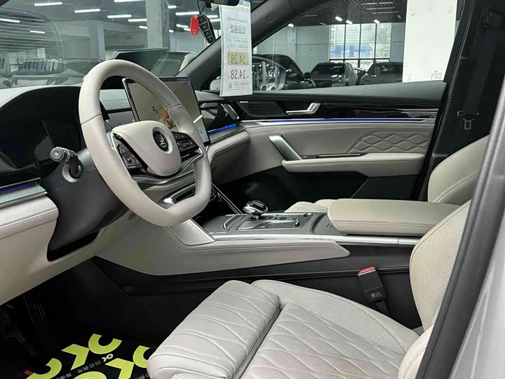 Фото 8 - BYD Tang Hybrid/EV