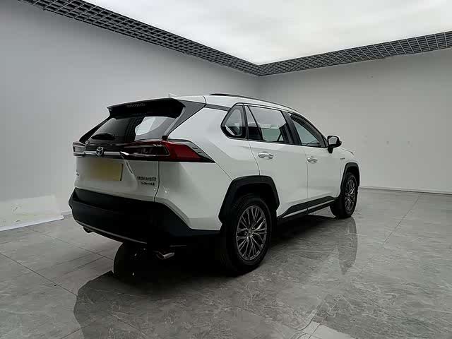 Photo 6 - Toyota Wildlander