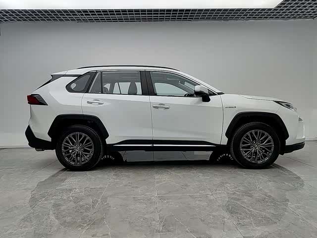 Photo 8 - Toyota Wildlander