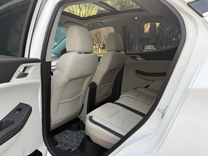 Фото 9 - BYD Yuan Pro