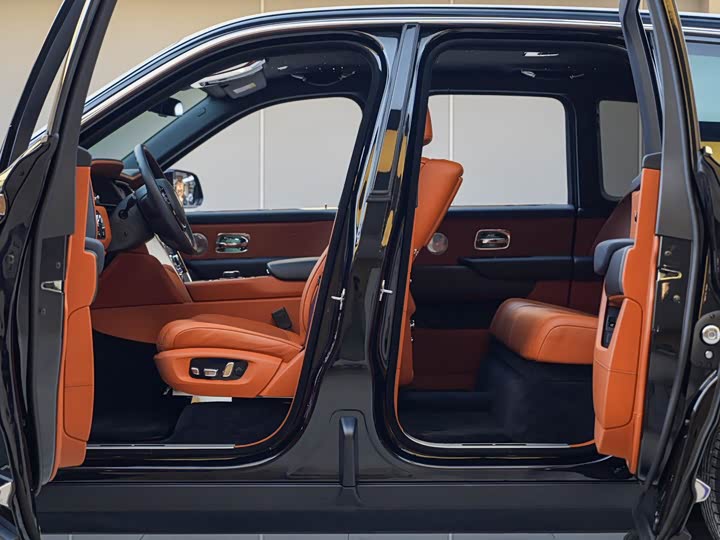 Фото 8 - Rolls-Royce Cullinan