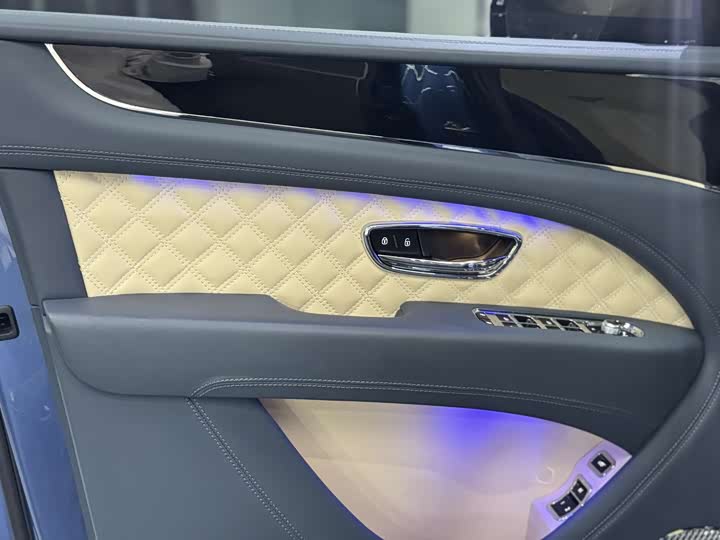 Фото 8 - Bentley Bentayga