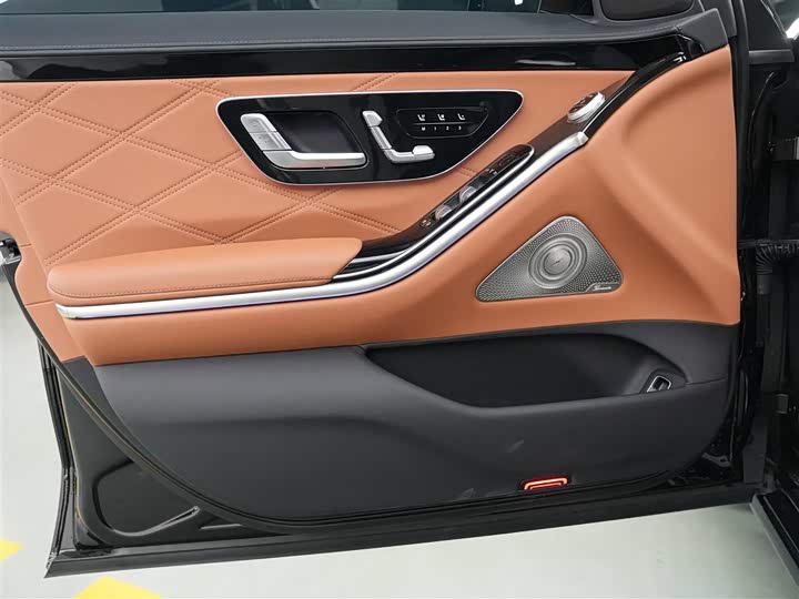 Фото 9 - Mercedes-Benz Maybach S-Class