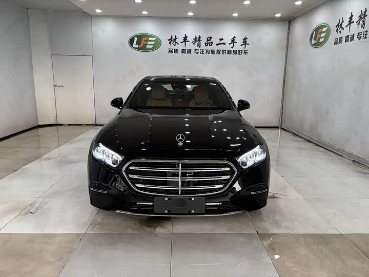 Фото 3 - Mercedes-Benz E-Class