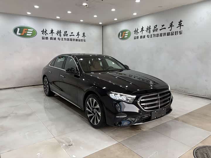 Фото 4 - Mercedes-Benz E-Class