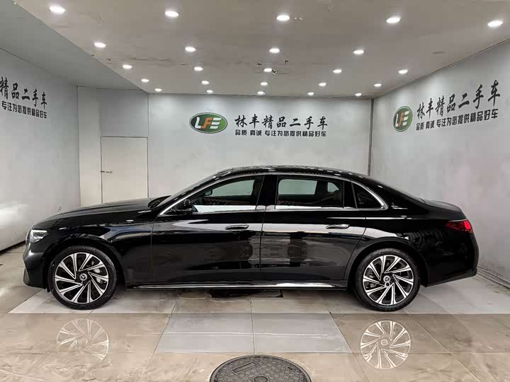 Фото 5 - Mercedes-Benz E-Class