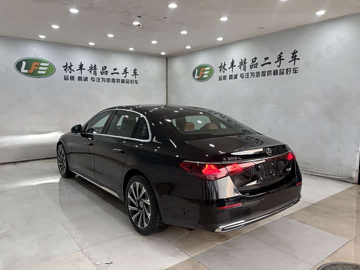 Фото 8 - Mercedes-Benz E-Class