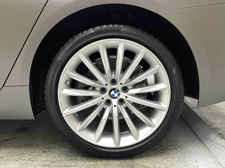Фото 6 - BMW 5 Series