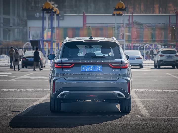 Фото 5 - Geely Vision X6