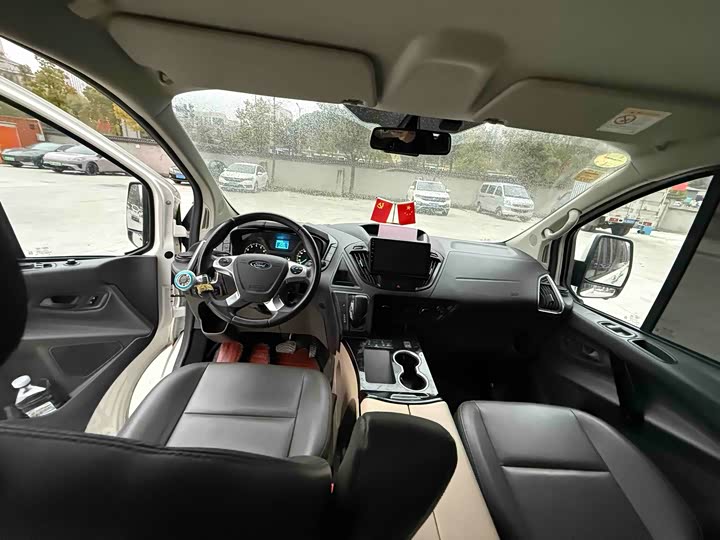 Фото 4 - Ford Tourneo