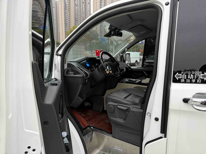 Фото 7 - Ford Tourneo