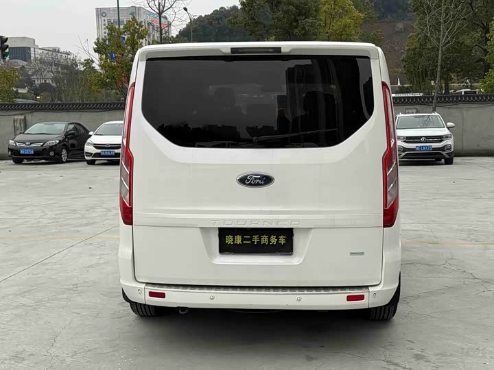 Фото 9 - Ford Tourneo