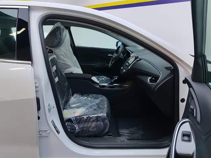 Фото 8 - Chevrolet Malibu XL