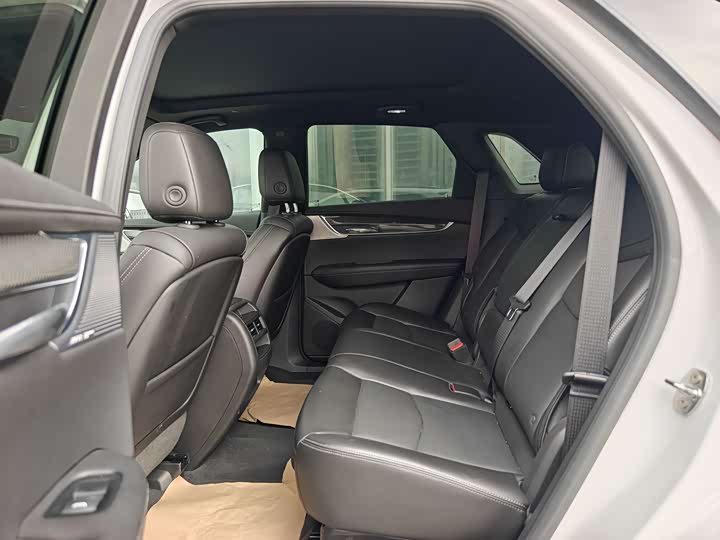 Фото 9 - Cadillac XT5