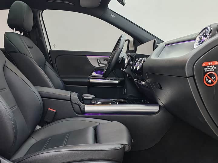 Фото 9 - Mercedes-Benz GLA-Class