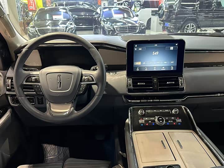 Фото 4 - Lincoln Navigator