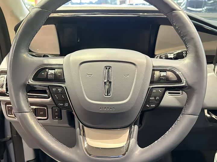 Фото 5 - Lincoln Navigator
