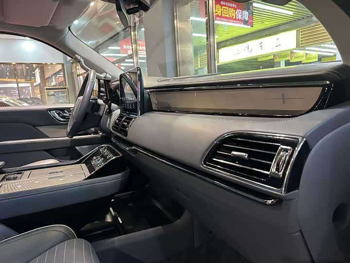 Фото 6 - Lincoln Navigator