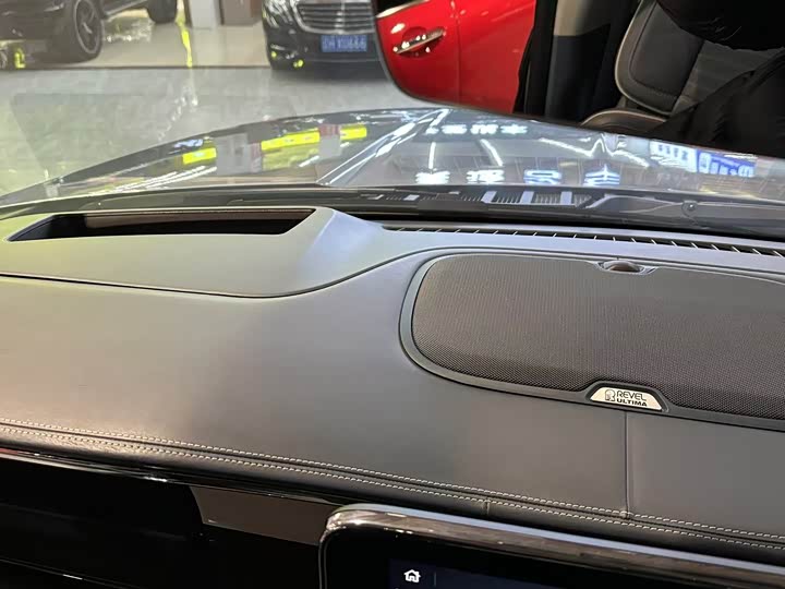 Фото 8 - Lincoln Navigator