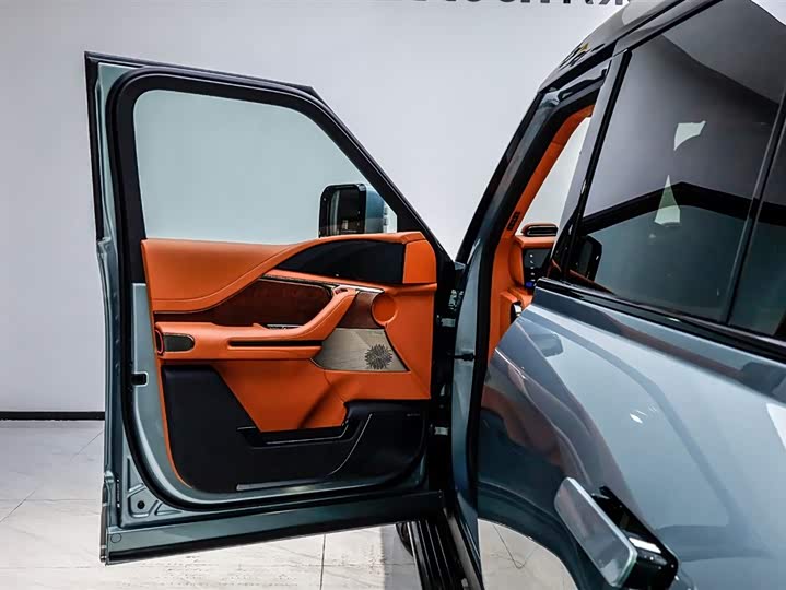 Фото 2 - BYD Yangwang U8