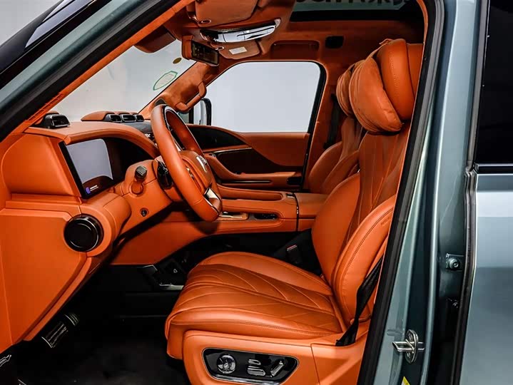 Фото 3 - BYD Yangwang U8