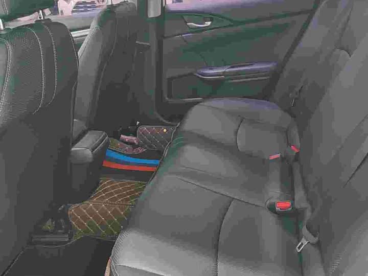 Фото 8 - Honda Civic