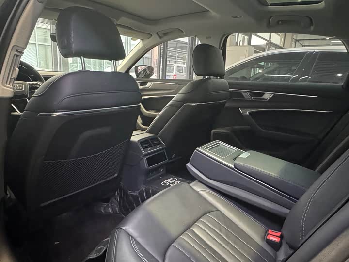 Фото 6 - Audi A6L