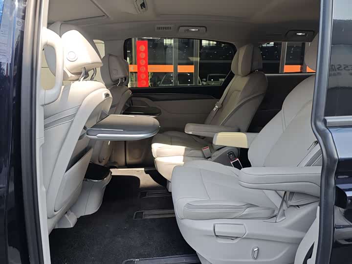 Фото 8 - Buick GL8 ES