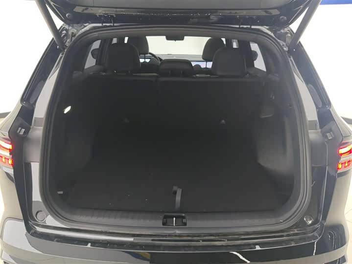 Фото 4 - Geely Monjaro