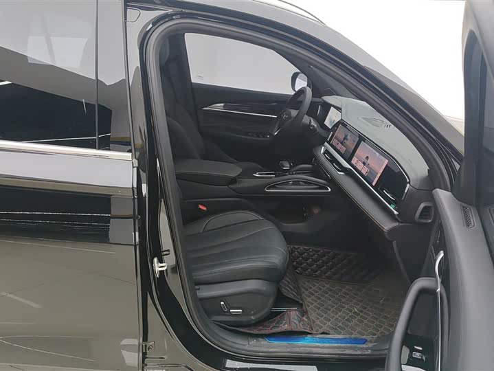 Фото 8 - Geely Monjaro