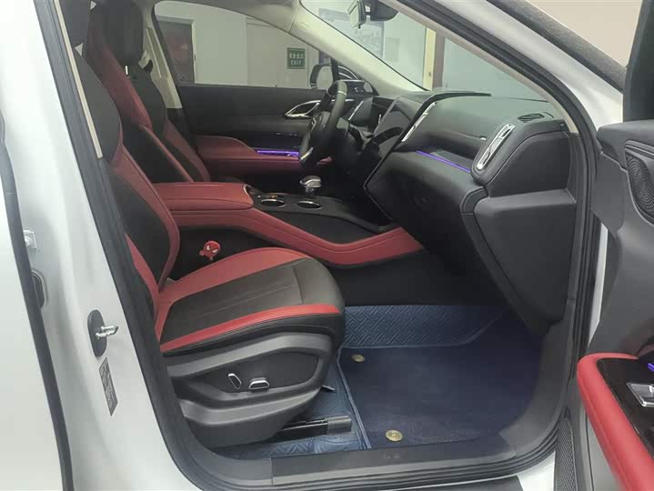 Фото 8 - Hongqi HS3