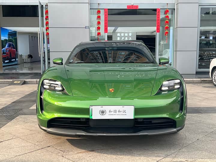 Photo 3 - Porsche Taycan