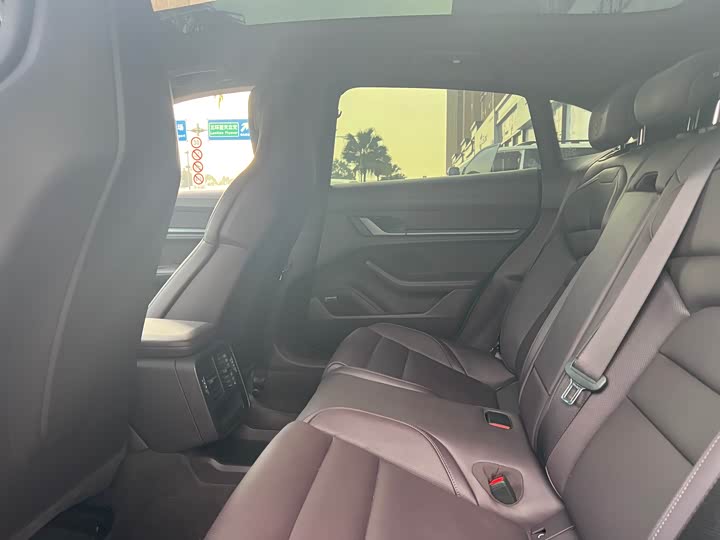 Photo 4 - Porsche Taycan