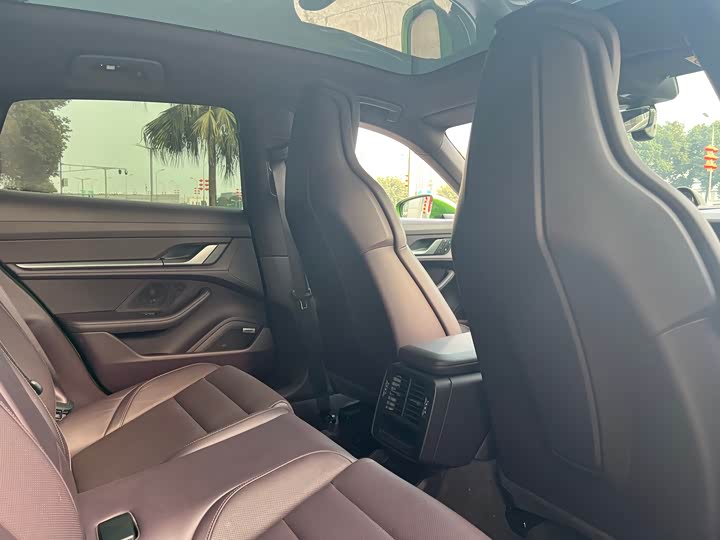 Photo 5 - Porsche Taycan