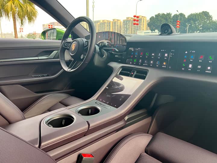 Photo 8 - Porsche Taycan