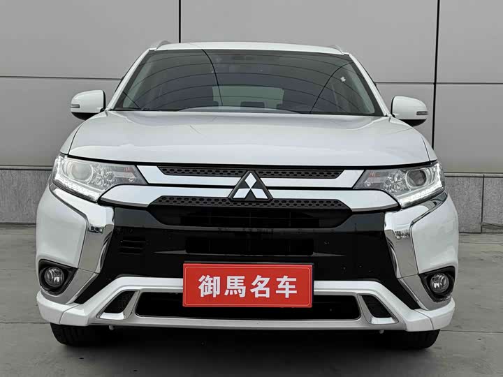 Фото 3 - Mitsubishi Outlander