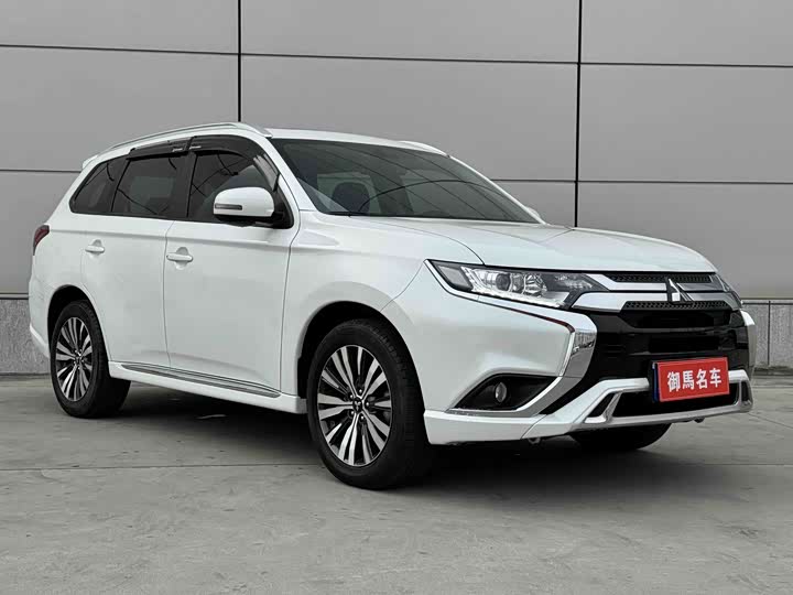 Фото 4 - Mitsubishi Outlander